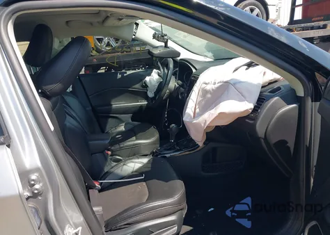 2021 Jeep Compass Altitude 4X4 z USA, uszkodzony, nr VIN 3C4NJDBBXMT536651